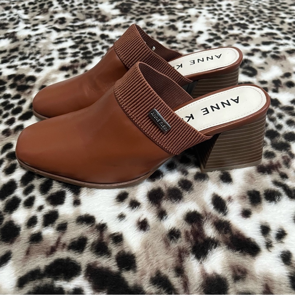 Anne Klein size 7.5 women’s slip on wedge mules - Picture 4 of 13